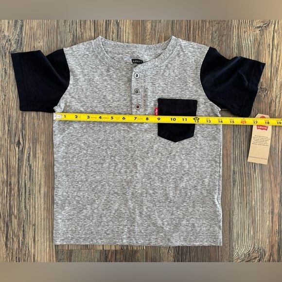 NWT Levi's Henley Tee Shirt Boys Lg (6-7 Yrs) Gray Black Pocket Colorblock - Picture 4 of 8